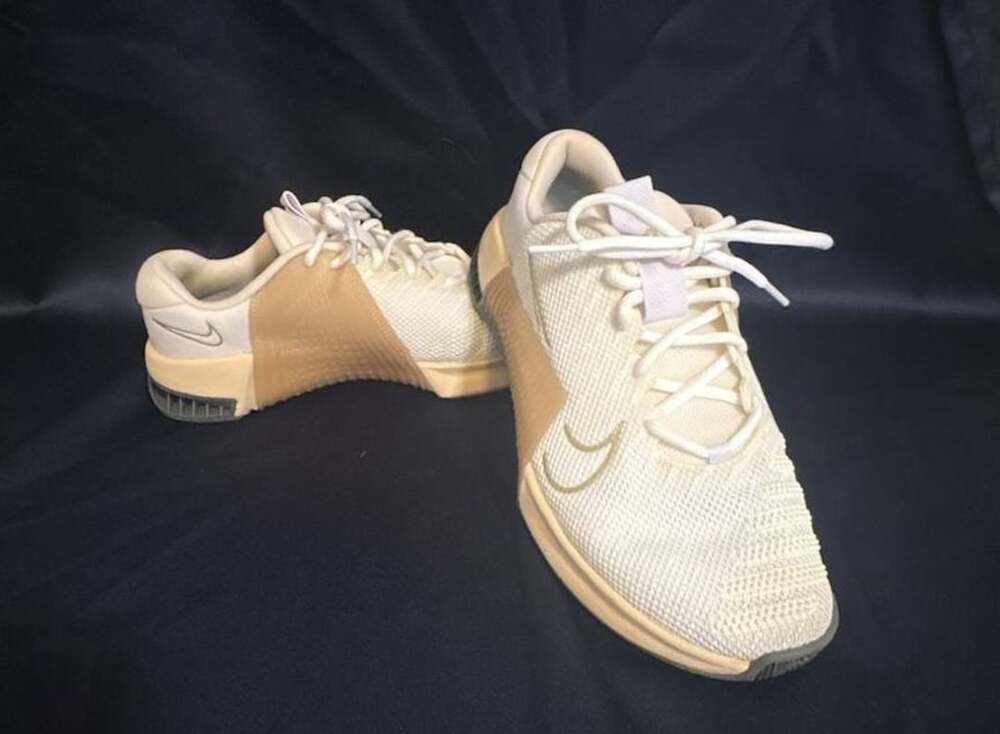 Nike Metcon 9 Women’s 9.5 White Gold Sanddrift Training Shoes DZ2537-104